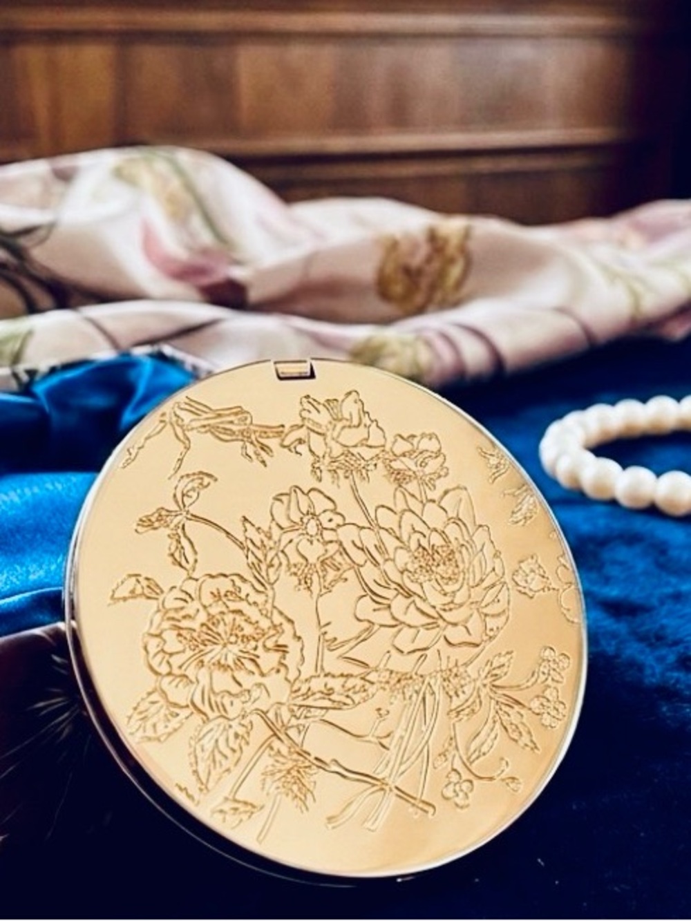 Gucci Flora The Garden Gold Folding Compact Hand Mirror